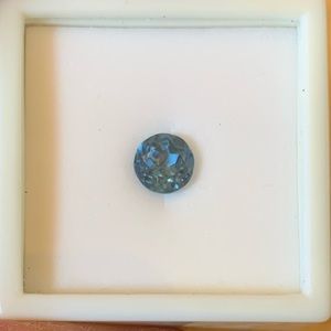 One circular 7m deep blue Topaz